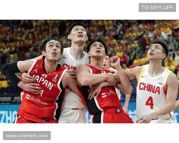 中国男篮迎战强敌拼搏精神十足 力争晋级世界大赛四强